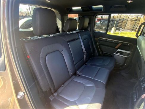 Used 2024 Land Rover Defender 110 X-Dynamic SE AWD/4WD image 19