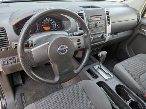 Used 2011 Nissan Frontier SV AWD/4WD image 13