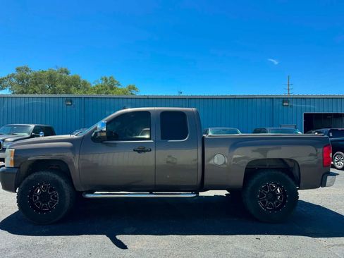 Used 2007 Chevrolet Silverado 1500 LT w/ Texas Edition RWD image 3