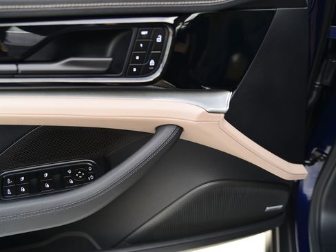 Certified 2024 Porsche Panamera 4 image 29