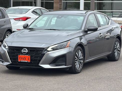 Used 2024 Nissan Altima 2.5 SV FWD image 10