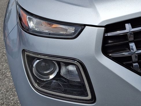 Used 2023 Hyundai Venue SEL FWD image 9