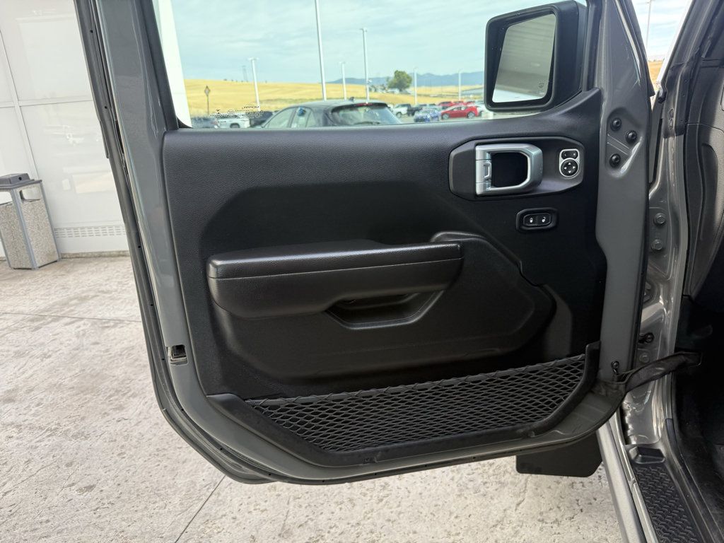 Used 2020 Jeep Gladiator Mojave AWD/4WD image 14