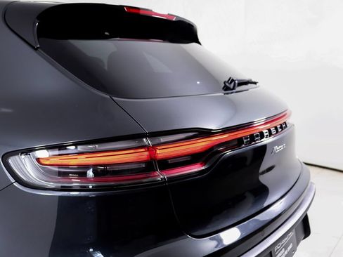 Certified 2025 Porsche Macan AWD/4WD image 11