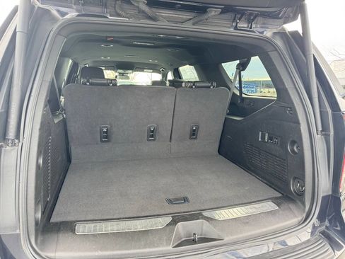 Used 2023 Chevrolet Suburban Premier image 8