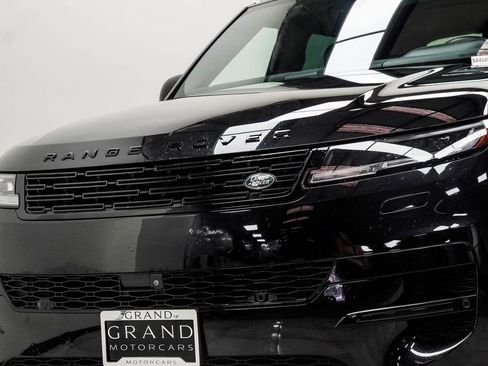 Used 2025 Land Rover Range Rover Sport SE image 2