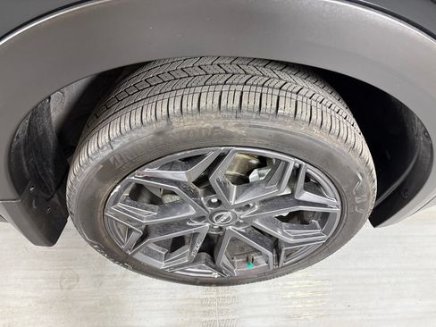 Certified 2025 Nissan Kicks SR FWD image 11