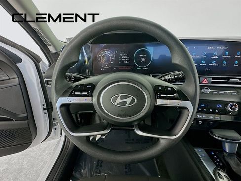 Used 2024 Hyundai Elantra SEL FWD image 15