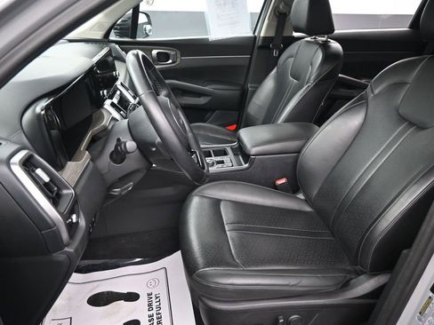 Used 2023 Kia Sorento EX image 25