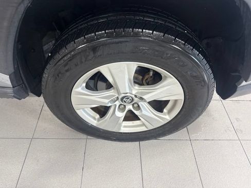 Used 2020 Toyota RAV4 XLE w/ Convenience Package AWD/4WD image 10
