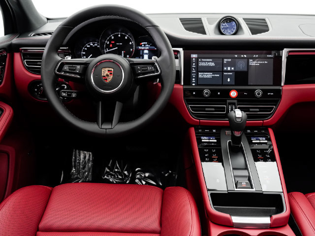 Certified 2026 Porsche Macan AWD/4WD image 14