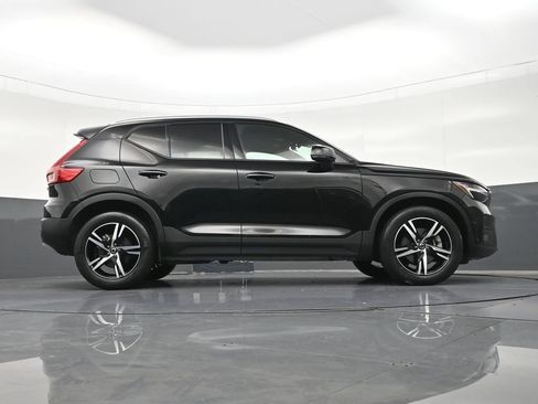 Used 2023 Volvo XC40 B4 Core FWD image 31