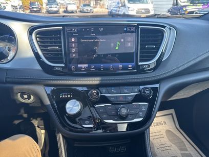 Used 2025 Chrysler Pacifica Limited