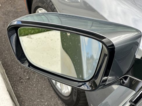 Used 2024 BMW 330i Sedan image 9