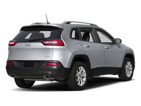 Used 2016 Jeep Cherokee Latitude w/ Cold Weather Group AWD/4WD image 2