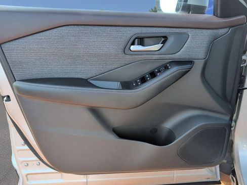 Used 2021 Nissan Rogue SV FWD image 8