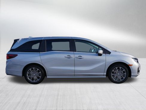 New 2026 Honda Odyssey Touring image 8