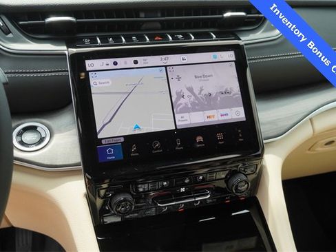 New 2025 Jeep Grand Cherokee L Limited w/ Luxury Tech Group II image 23