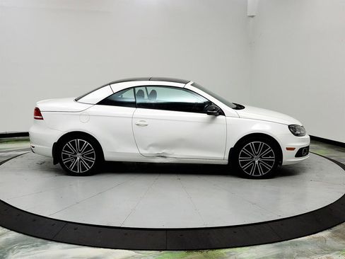 Used 2013 Volkswagen Eos w/ Sport Package image 4