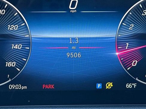 Used 2025 Mercedes-Benz GLA 250 4MATIC image 32