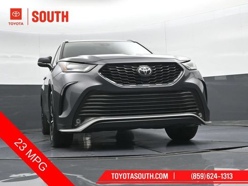 Used 2021 Toyota Highlander XSE AWD/4WD image 45