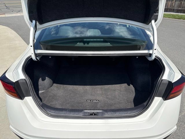 Used 2025 Nissan Altima 2.5 SV FWD image 12