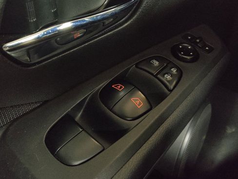 Used 2021 Nissan Kicks SV FWD image 27