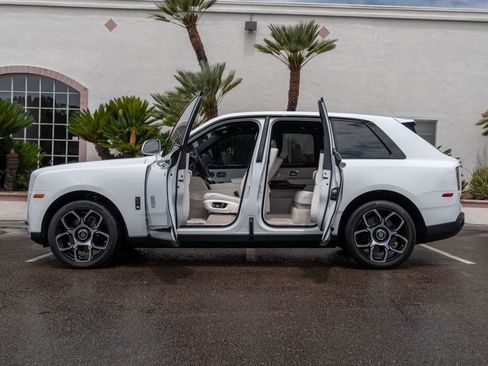 Used 2022 Rolls-Royce Cullinan Black Badge w/ Dark Exterior Package AWD/4WD image 41
