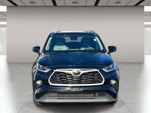 Used 2021 Toyota Highlander XLE AWD/4WD image 9