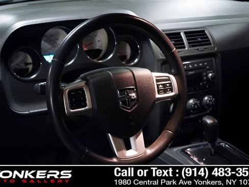 Used 2011 Dodge Challenger image 30