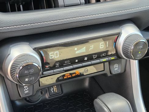 Used 2025 Toyota RAV4 XLE FWD image 20