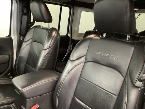 Used 2022 Jeep Wrangler Unlimited Sahara w/ Cold Weather Group image 11