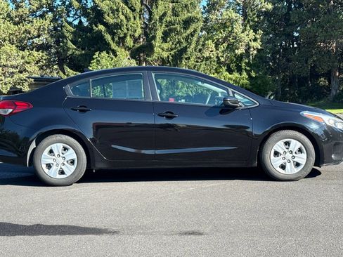 Used 2017 Kia Forte LX FWD image 3