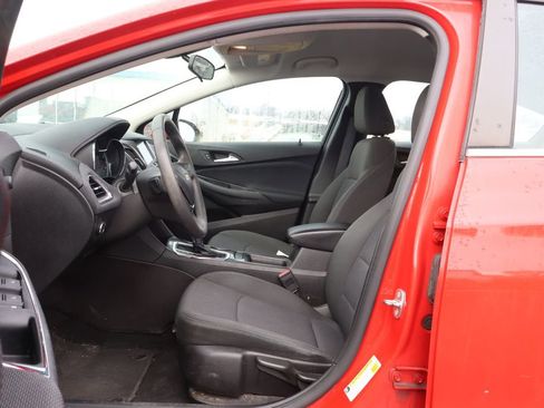 Used 2017 Chevrolet Cruze LT image 11