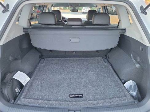 Certified 2022 Volkswagen Tiguan SE image 17