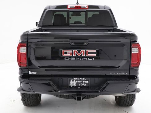 Used 2023 GMC Canyon Denali image 8