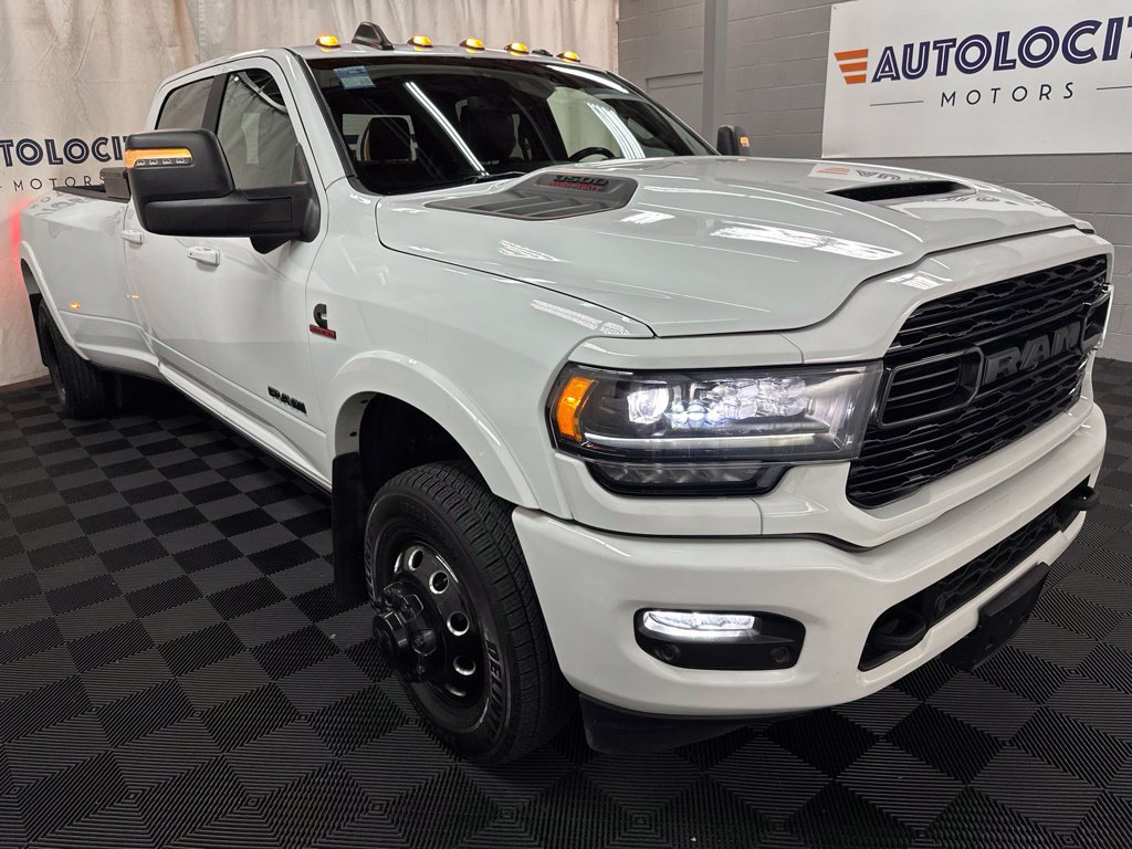 Used 2024 RAM 3500 Limited w/ Night Edition AWD/4WD image 2