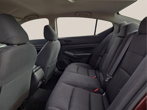 Used 2024 Nissan Altima 2.5 SV image 9