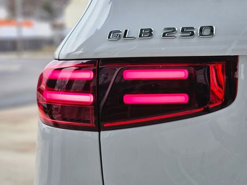 New 2026 Mercedes-Benz GLB 250 4MATIC image 9