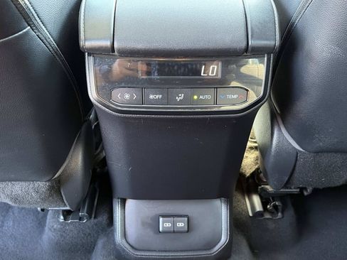 Used 2023 Toyota Highlander XLE FWD image 16