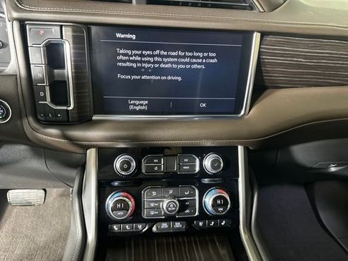 Used 2021 GMC Yukon XL Denali w/ Denali Premium Package image 21