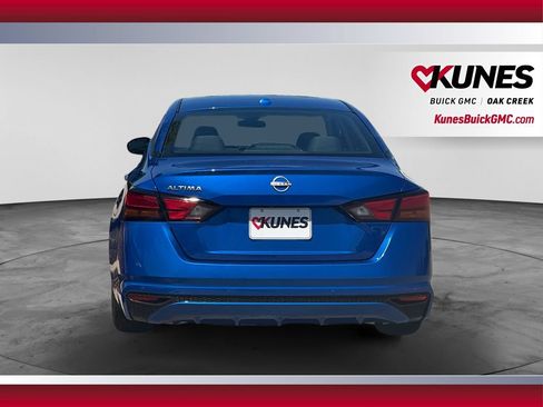 Used 2025 Nissan Altima 2.5 SV FWD image 9