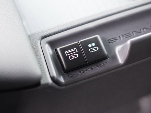 Used 2024 Toyota Sienna XSE image 35