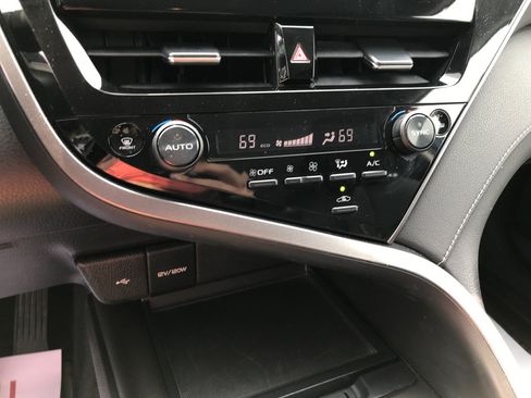 Used 2023 Toyota Camry SE w/ Convenience Package FWD image 20