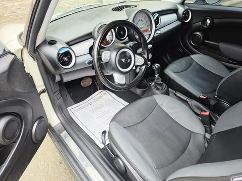 Used 2010 MINI Cooper Hardtop FWD image 9