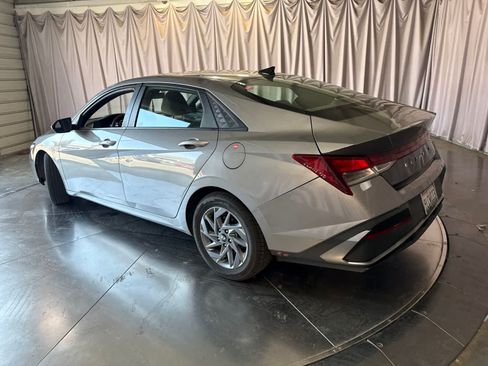 Used 2024 Hyundai Elantra Blue FWD image 3
