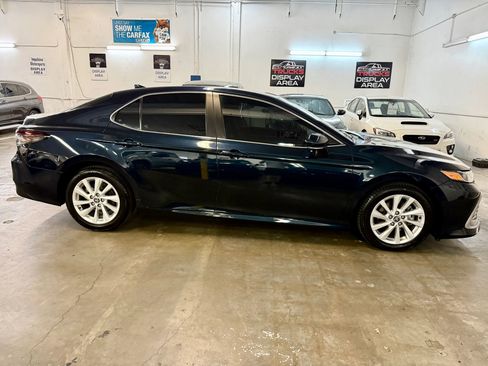 Used 2021 Toyota Camry LE w/ Convenience Package FWD image 4