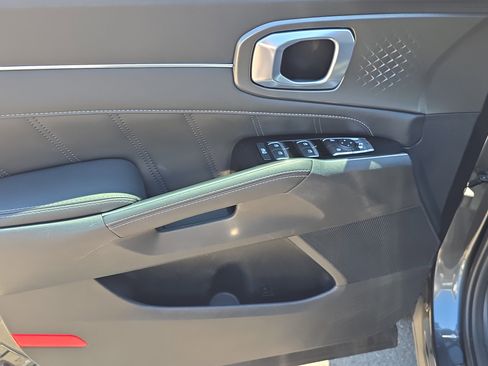 Certified 2023 Kia Sorento SX AWD/4WD image 18