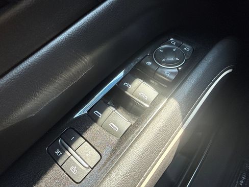 Used 2023 Cadillac Escalade Premium Luxury AWD/4WD image 47