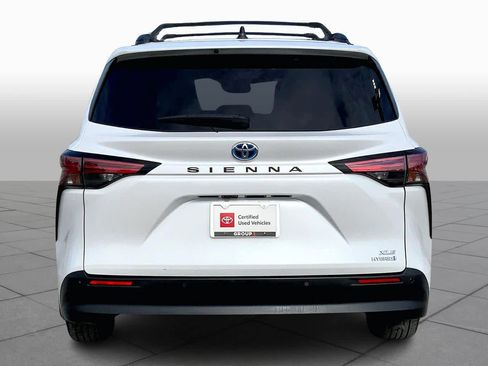 Used 2022 Toyota Sienna XLE image 4